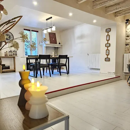 La Charmante Nyaraló